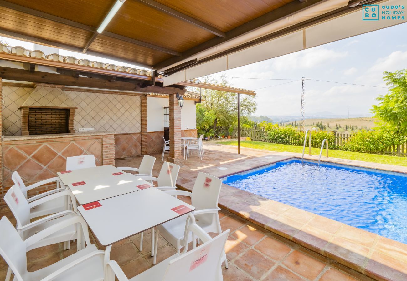 Terraza de esta casa rural en Pizarra