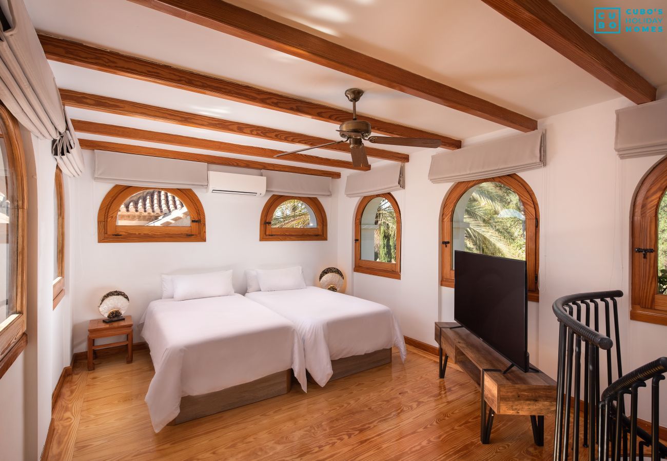 Dormitorio de esta villa de lujo en Málaga 