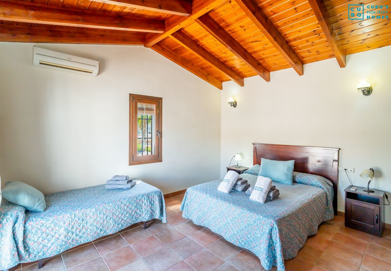 Casa rural en Alhaurín el Grande - Cubo's Finca La Deseada Family