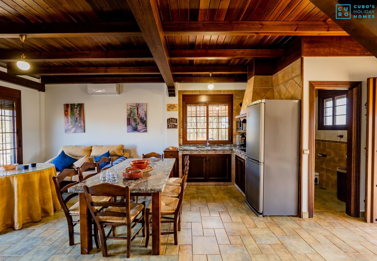 Salón de esta casa rural en Cártama