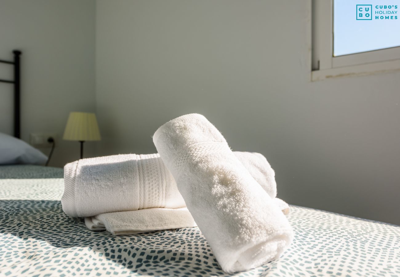 Dormitorio de esta casa rural en Cártama