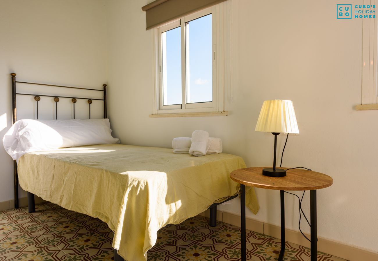 Dormitorio de esta casa rural en Cártama