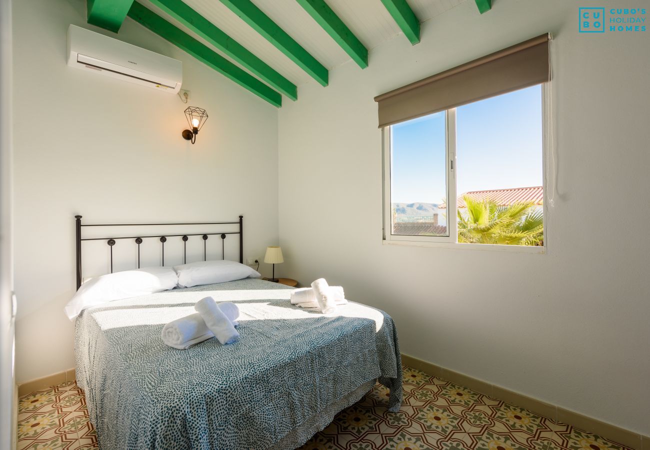 Dormitorio de esta casa rural en Cártama