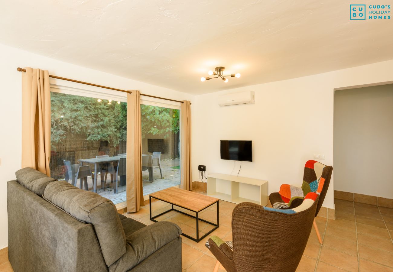 Salón de esta casa rural en Cártama