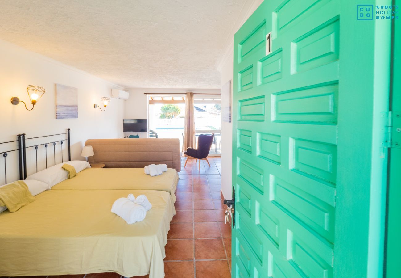 Dormitorio de este estudio en Cártama