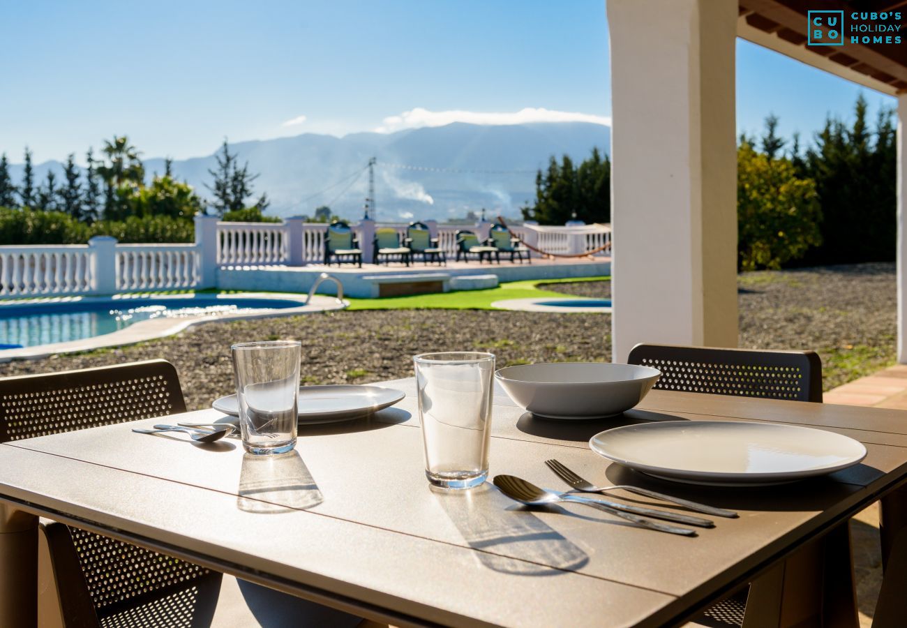 Soleada terraza de este estudio en Cártama