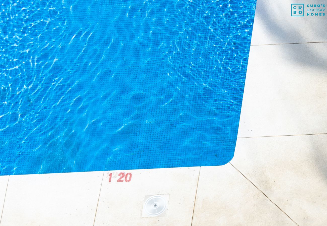 Apartamento con piscina | Cubo's Holiday Homes 