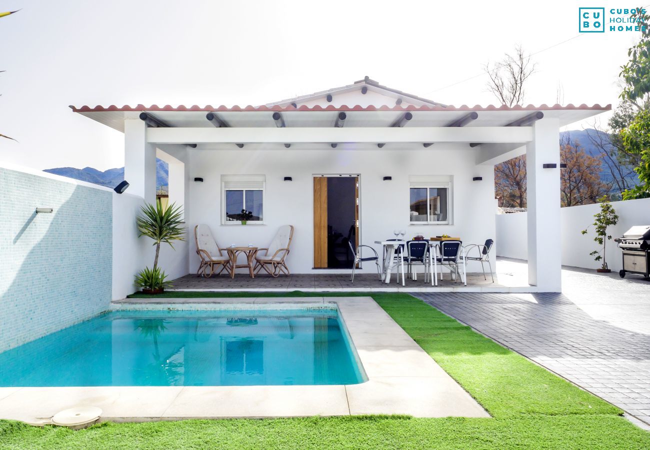 Casa rural en Alhaurin de la Torre - Cubo's La Casita Blanca .