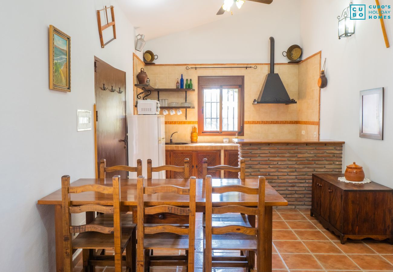 mesa, comedor, cocina, casa rural 