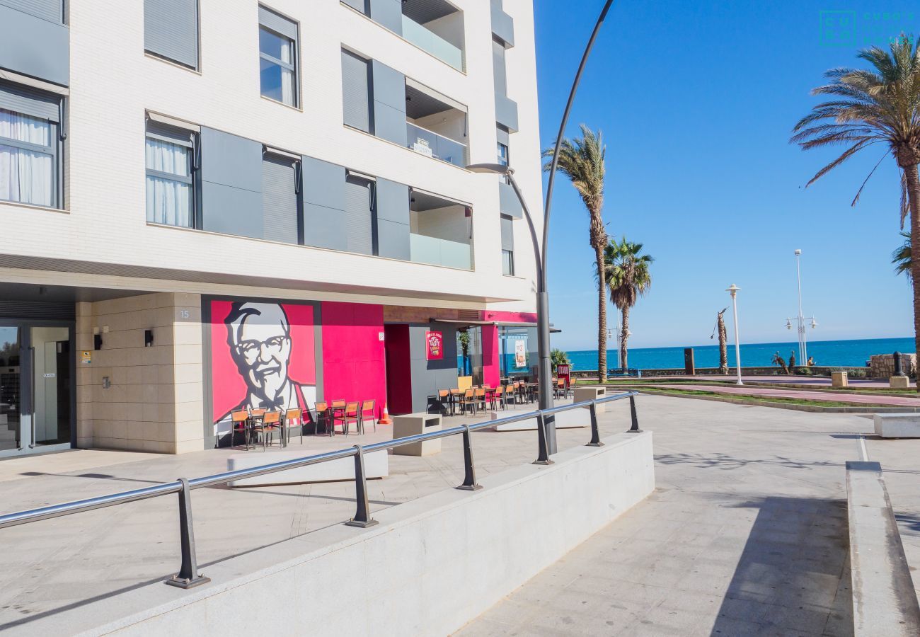 Apartamento en Málaga - Cubo's Sea View Pacifico Street & Free Parking