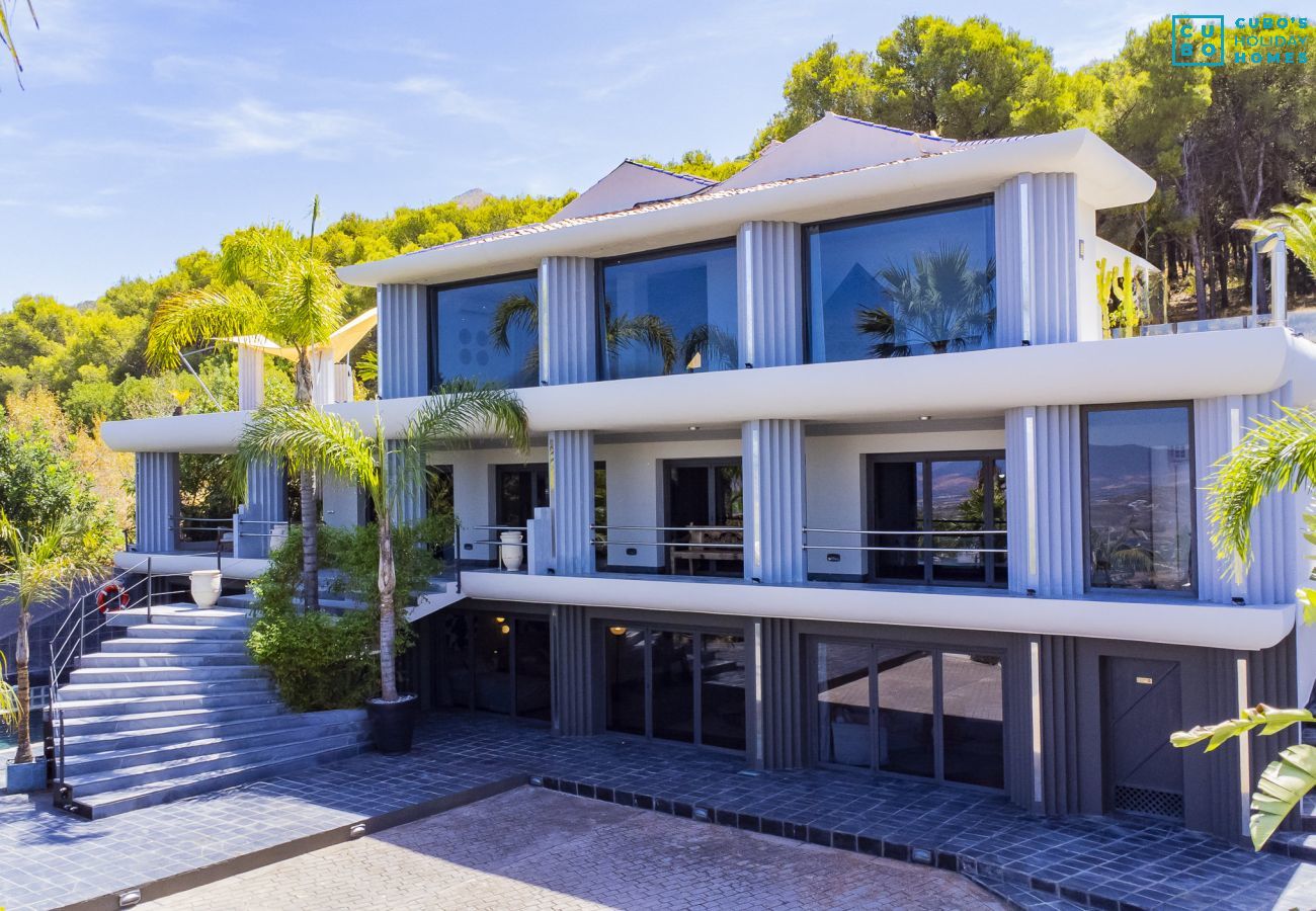 Villa de lujo con piscinas y jacuzzi en Alhaurín para 12 personas