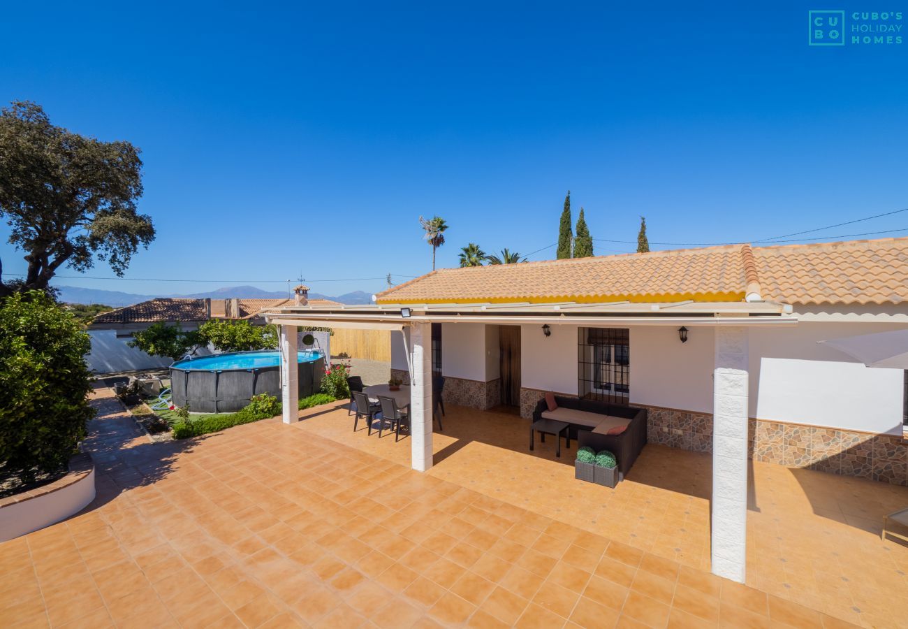 Exteriores de Casita la Alquería con piscina de Cubo's Holiday Homes