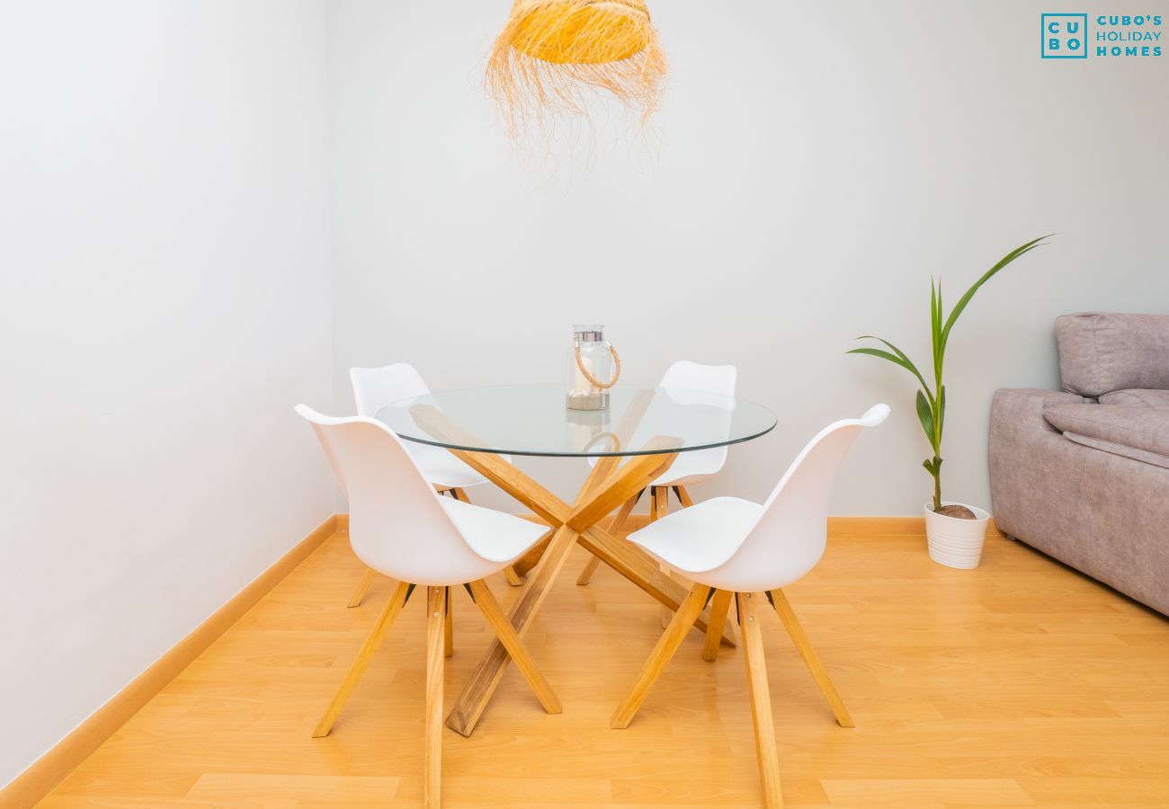 Apartamento en Arroyo de la Miel - Cubo's Atico Benalvistas Urban Love & 2 parking