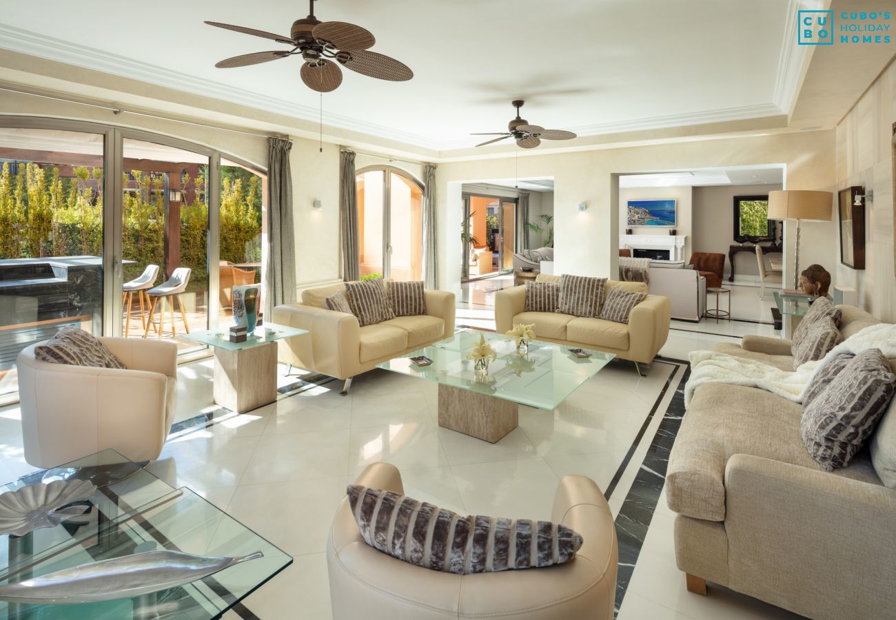 Apartamento en Nueva andalucia - Cubo's Luxury Beach Banus with Jacuzzi