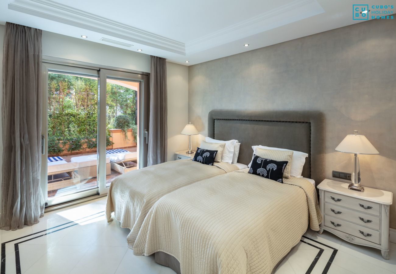 Apartamento en Nueva andalucia - Cubo's Luxury Beach Banus with Jacuzzi