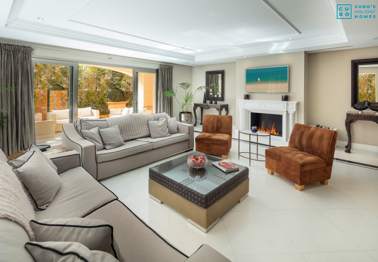 Apartamento en Nueva andalucia - Cubo's Luxury Beach Banus with Jacuzzi
