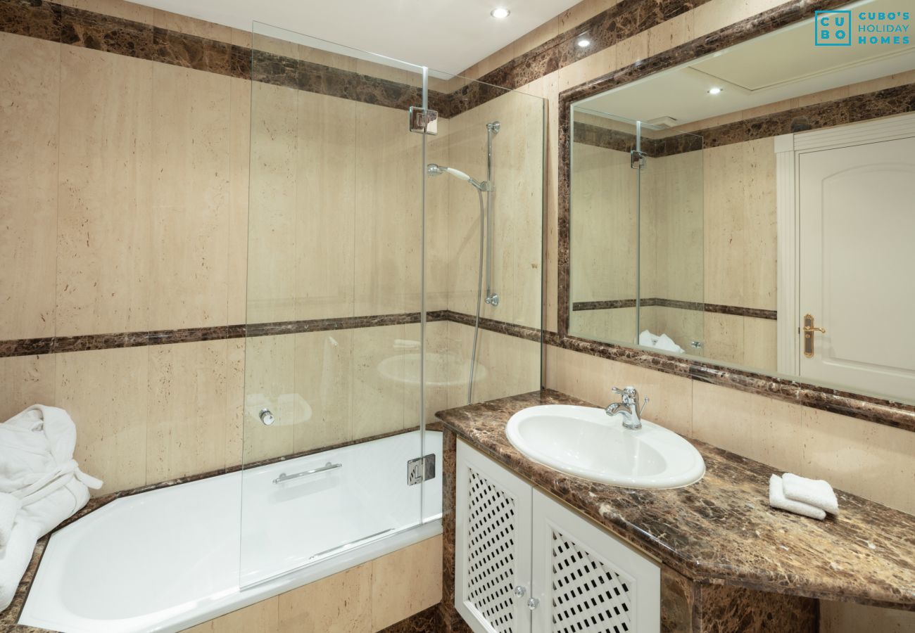Apartamento en Nueva andalucia - Cubo's Luxury Beach Banus with Jacuzzi