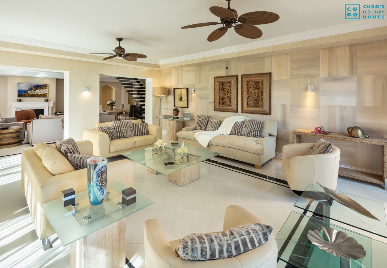 Apartamento en Nueva andalucia - Cubo's Luxury Beach Banus with Jacuzzi