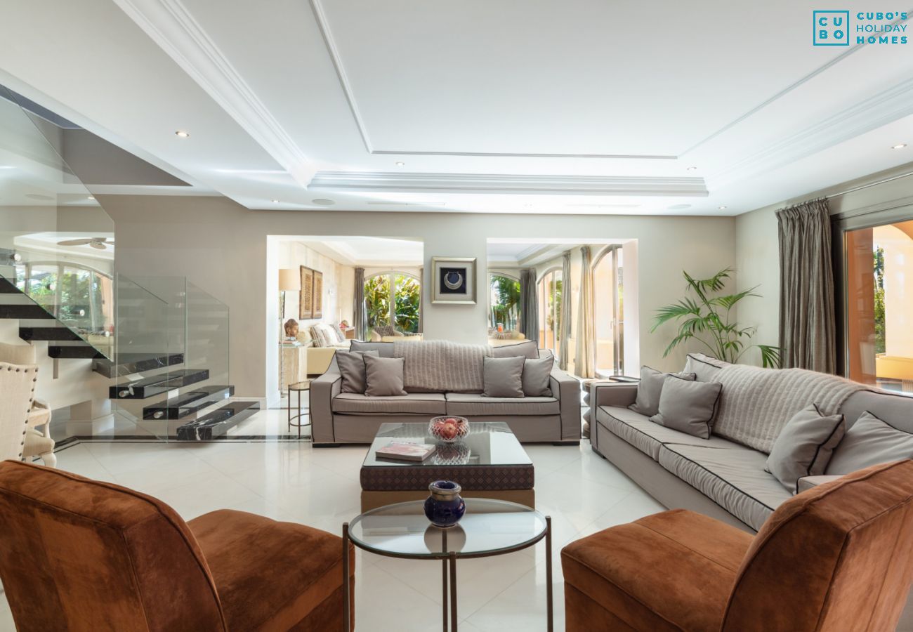 Apartamento en Nueva andalucia - Cubo's Luxury Beach Banus with Jacuzzi