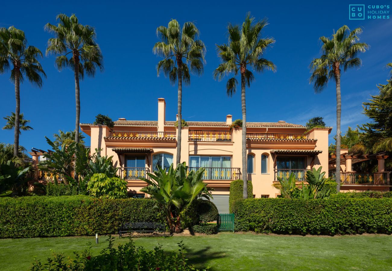 Apartamento en Nueva andalucia - Cubo's Luxury Beach Banus with Jacuzzi