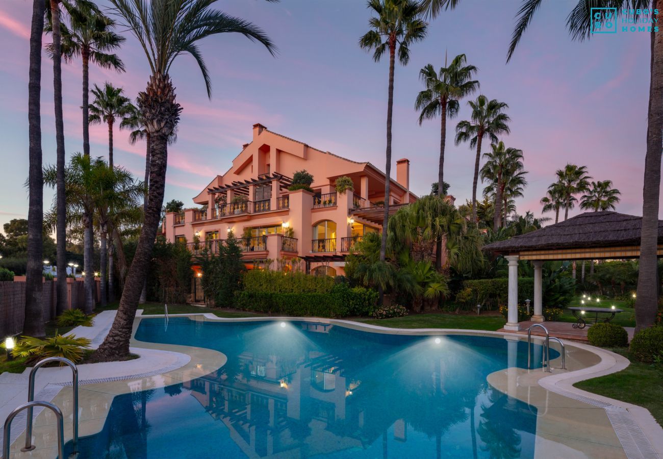 Apartamento en Nueva andalucia - Cubo's Luxury Beach Banus with Jacuzzi