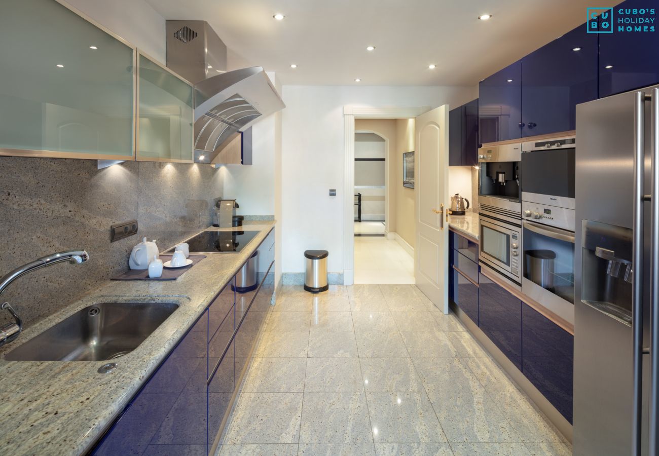 Apartamento en Nueva andalucia - Cubo's Luxury Beach Banus with Jacuzzi