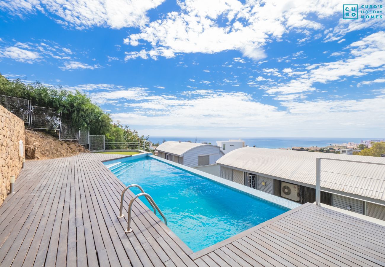 Vista de la piscina comunitaria del alojamiento. 