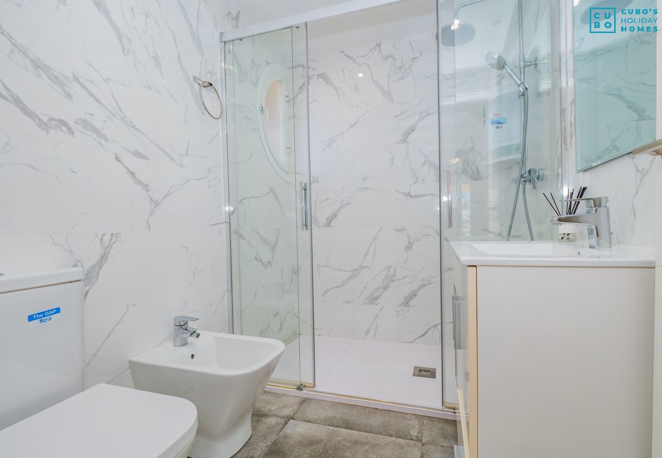Apartamento en Fuengirola - Cubo's Beach Side Flat & Free Parking