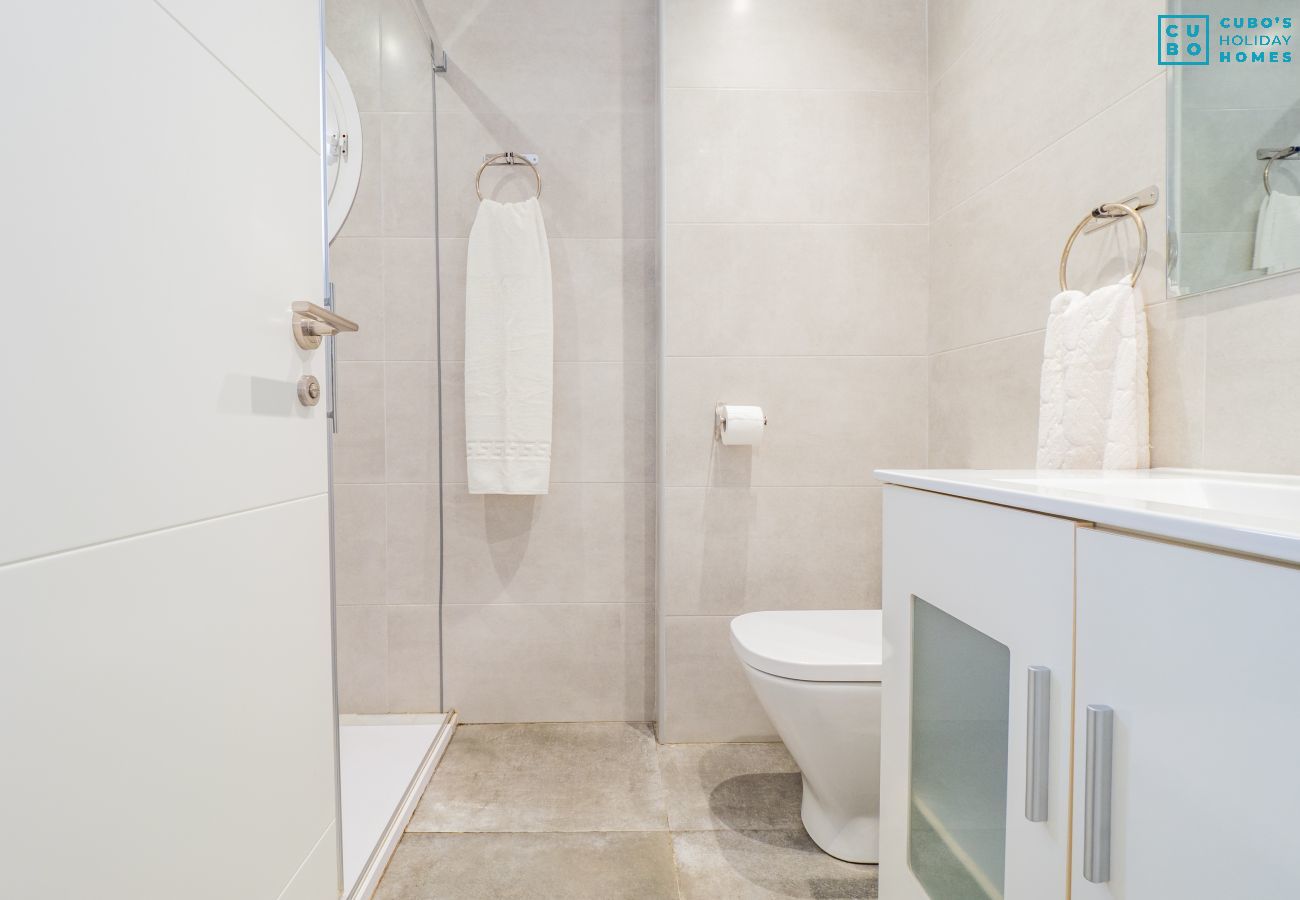 Apartamento en Fuengirola - Cubo's Beach Side Flat & Free Parking