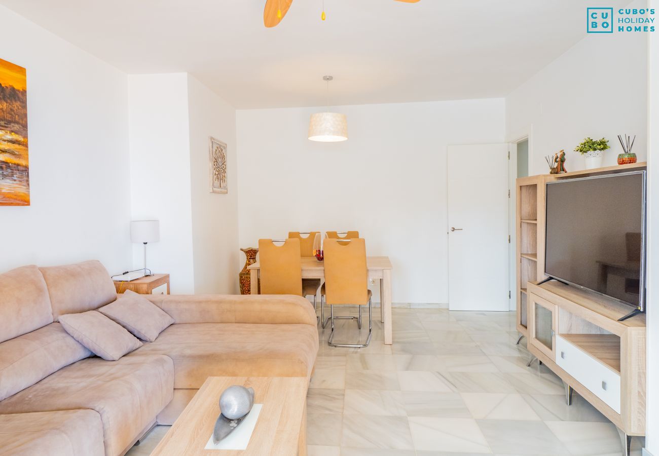 Apartamento en Fuengirola - Cubo's Beach Side Flat & Free Parking