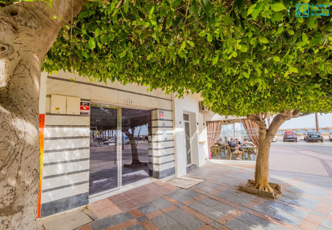 Apartamento en Fuengirola - Cubo's Beach Side Flat & Free Parking