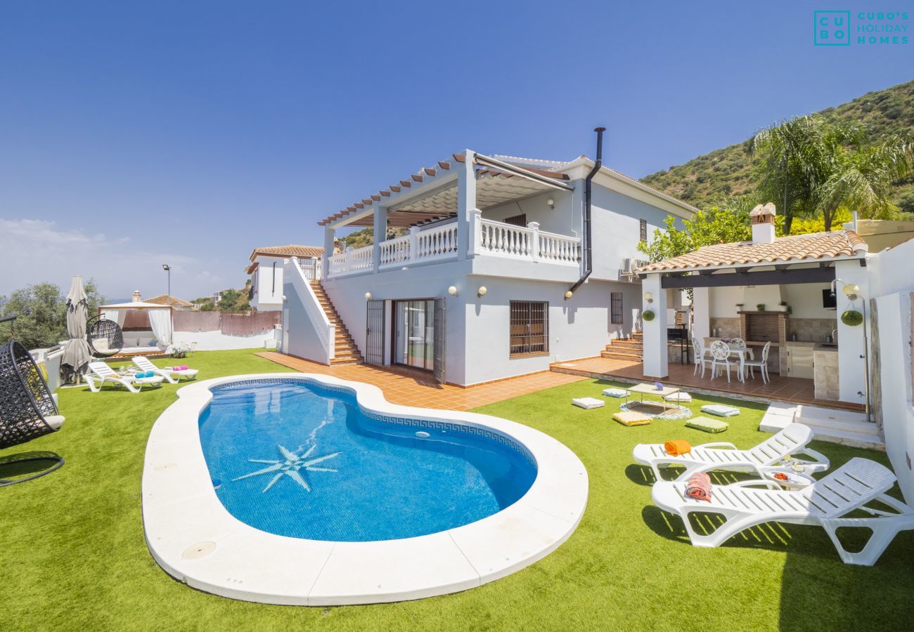 Villa vacacional en Coín para 10 personas con piscina privada.