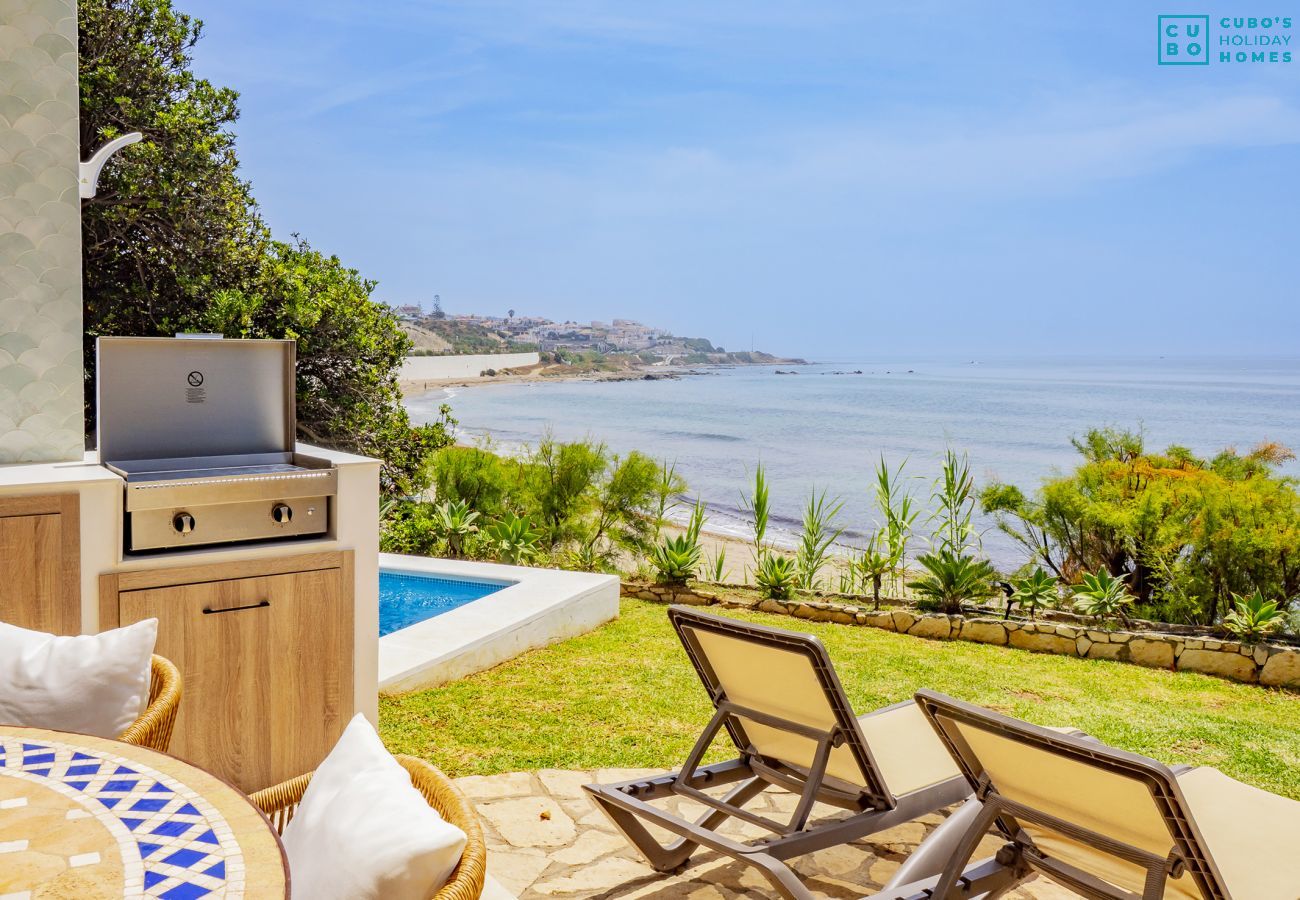Villa en Mijas Costa - Cubo's Beachfront Villa Khayyam