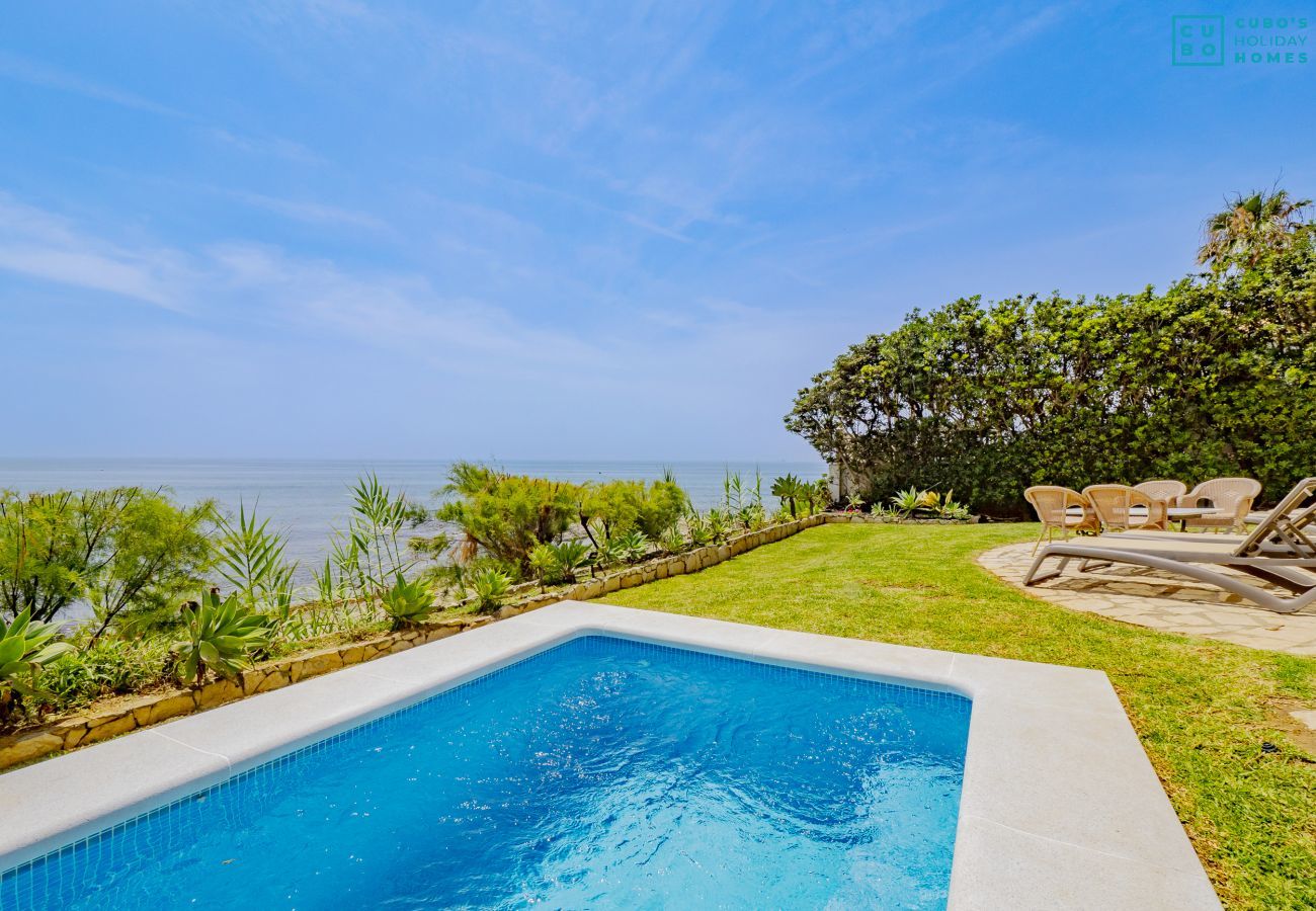 Villa en Mijas Costa - Cubo's Beachfront Villa Khayyam