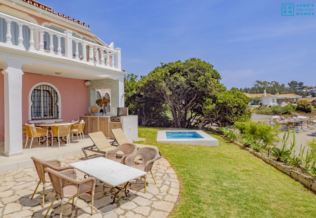 Villa en Mijas Costa - Cubo's Beachfront Villa Khayyam