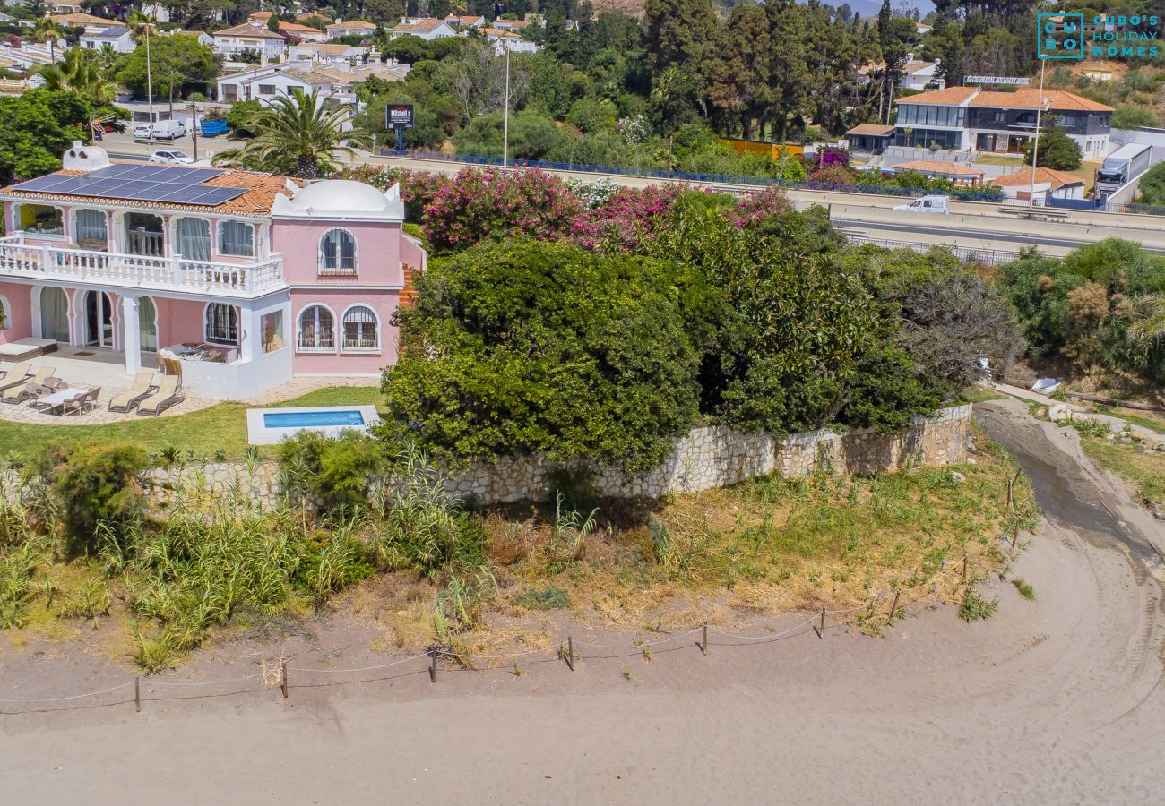 Villa en Mijas Costa - Cubo's Beachfront Villa Khayyam