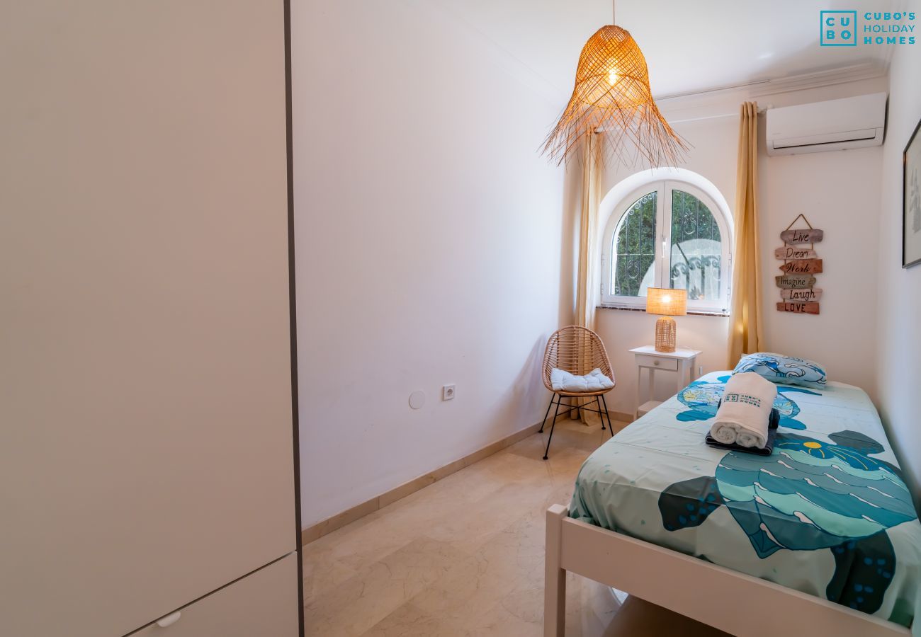 Villa en Mijas Costa - Cubo's Beachfront Villa Khayyam