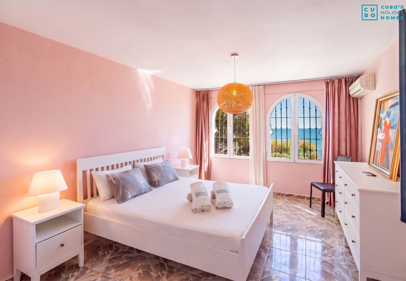 Villa en Mijas Costa - Cubo's Beachfront Villa Khayyam