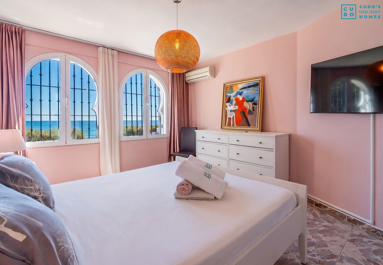 Villa en Mijas Costa - Cubo's Beachfront Villa Khayyam