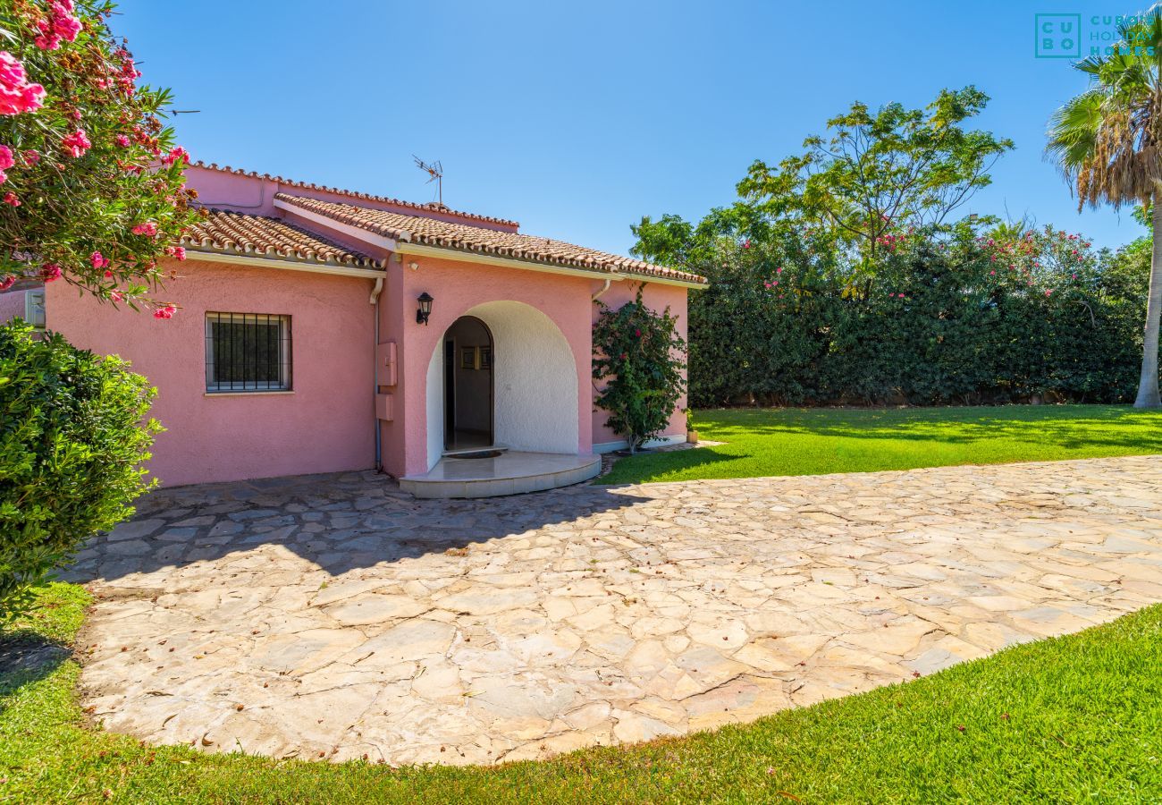 Villa en Mijas Costa - Cubo's Beachfront Villa Khayyam