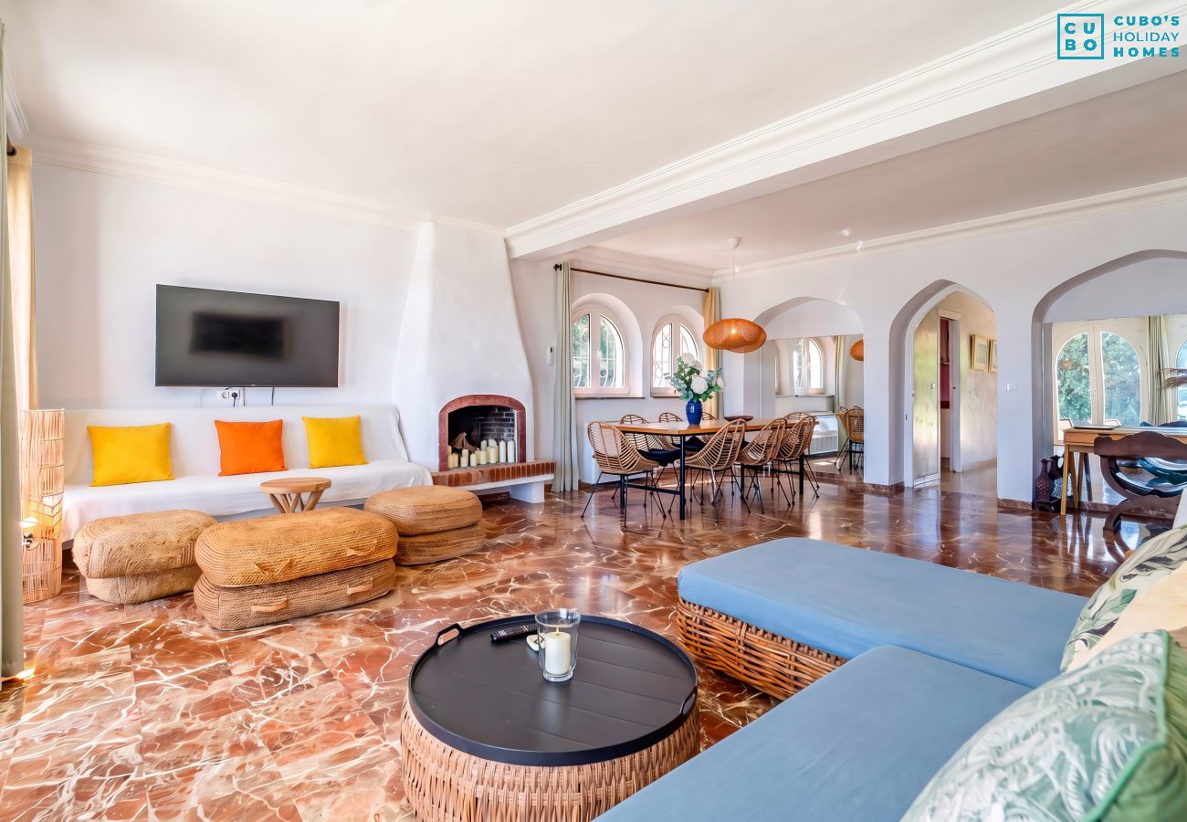 Villa en Mijas Costa - Cubo's Beachfront Villa Khayyam