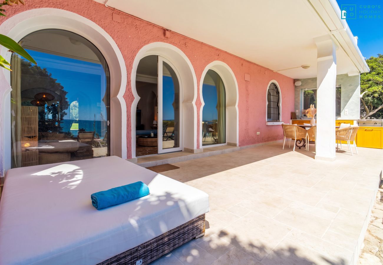 Villa en Mijas Costa - Cubo's Beachfront Villa Khayyam