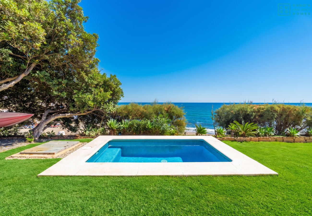 Villa en Mijas Costa - Cubo's Beachfront Villa Khayyam