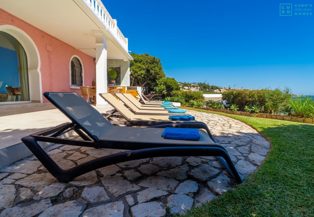 Villa en Mijas Costa - Cubo's Beachfront Villa Khayyam