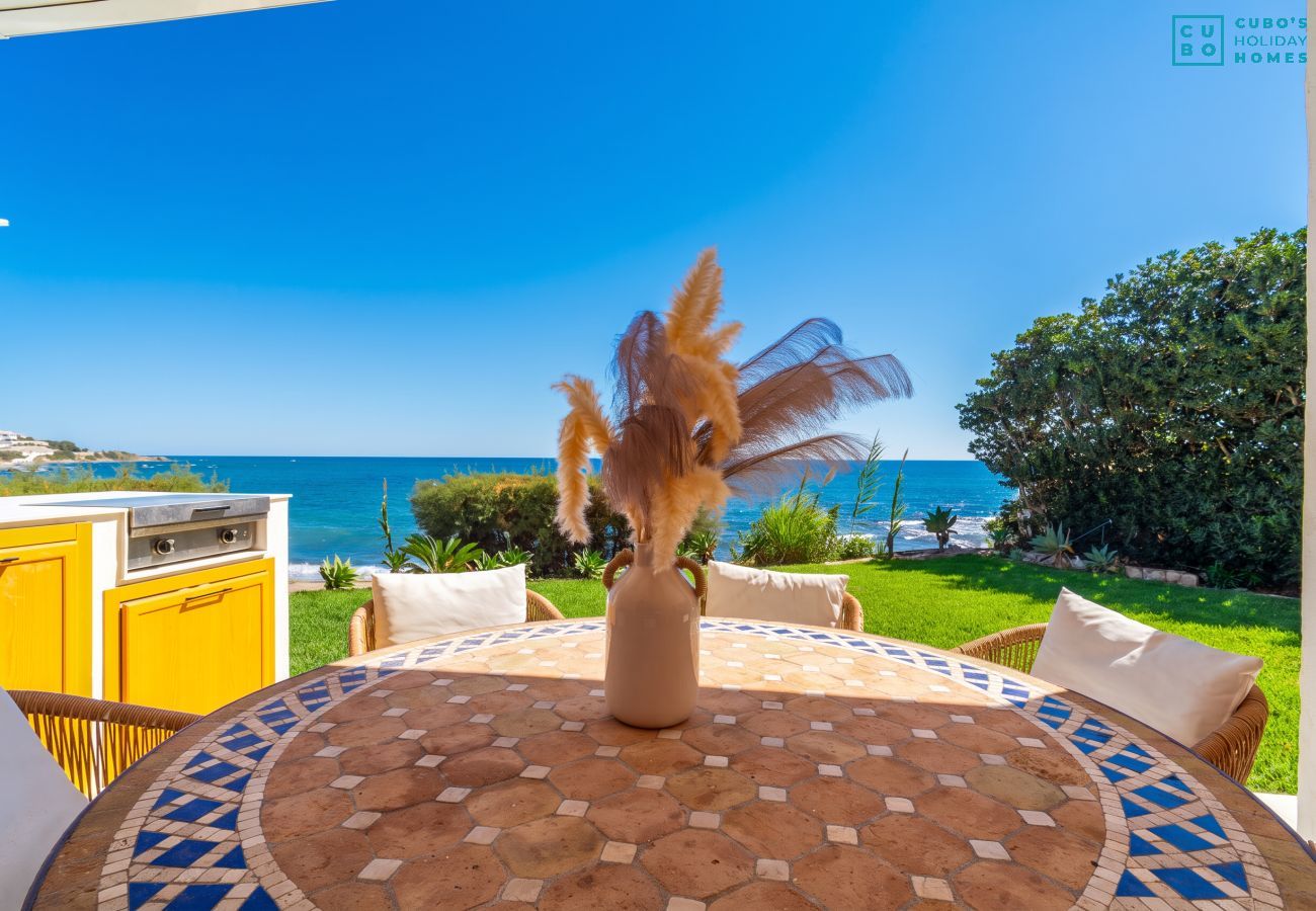 Villa en Mijas Costa - Cubo's Beachfront Villa Khayyam