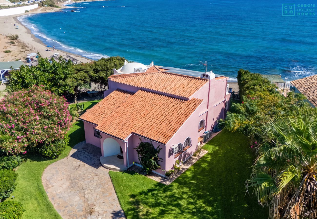 Villa en Mijas Costa - Cubo's Beachfront Villa Khayyam