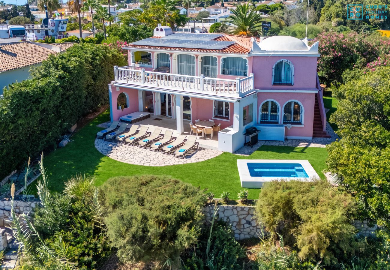 Villa en Mijas Costa - Cubo's Beachfront Villa Khayyam