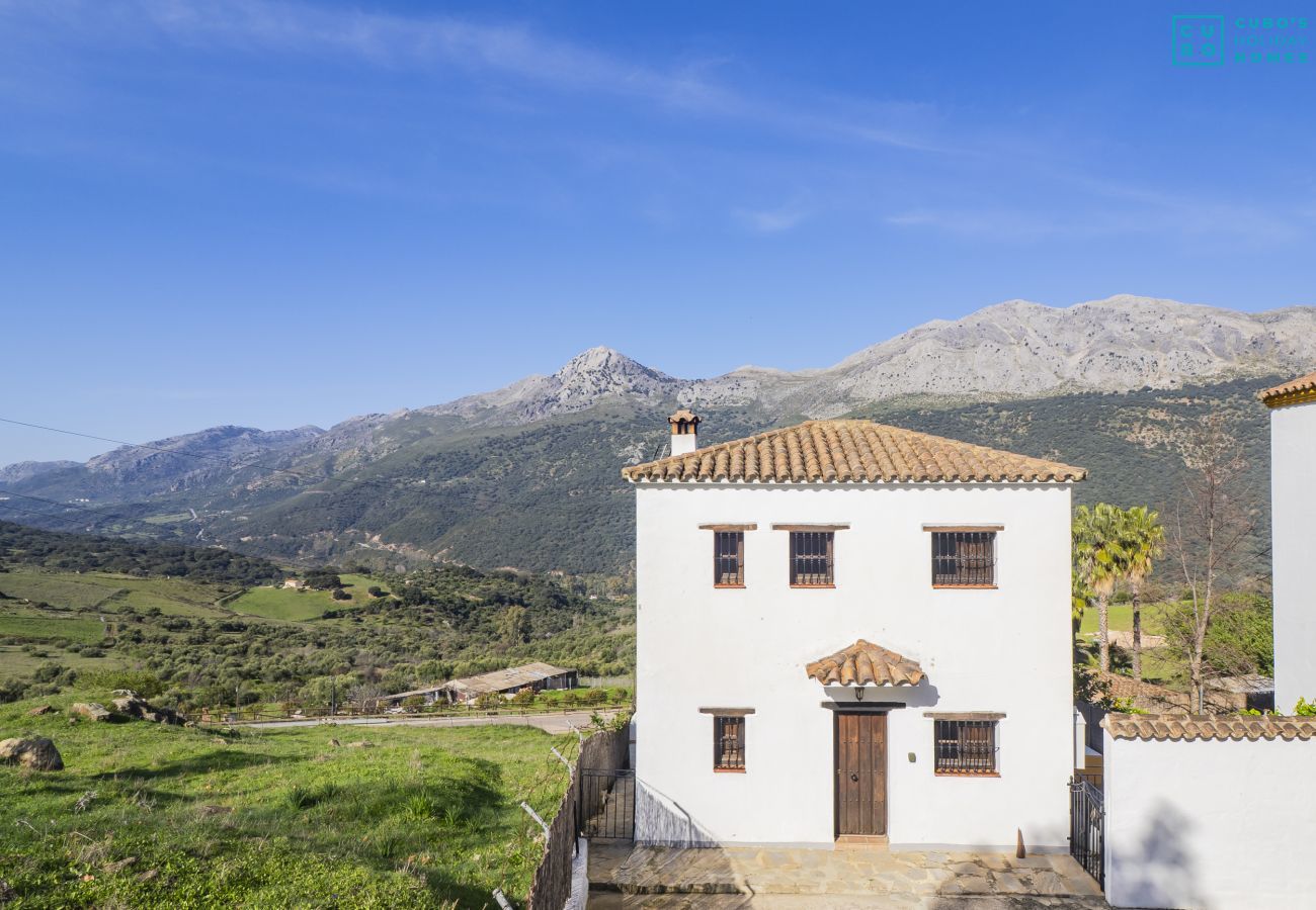Casa rural con piscina para 4 personas