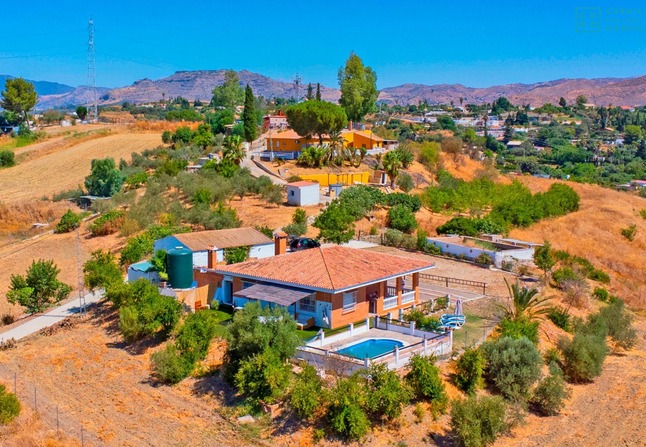 Casa rural con piscina en Cártama