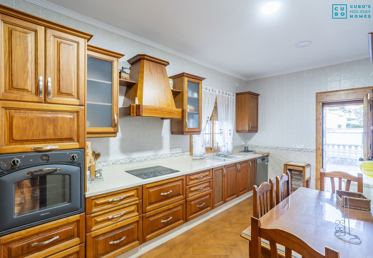 Casa adosada en Coín - Cubo's Casa El Rodeo & Private Pool